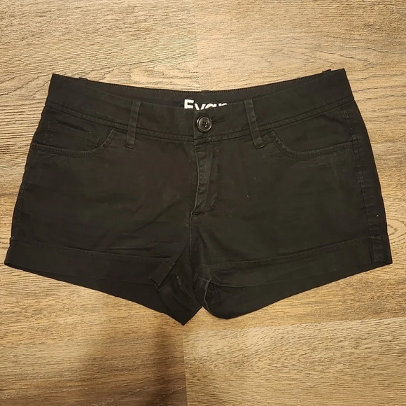 DELIA'S Evan Shorts - Picture 1 of 10